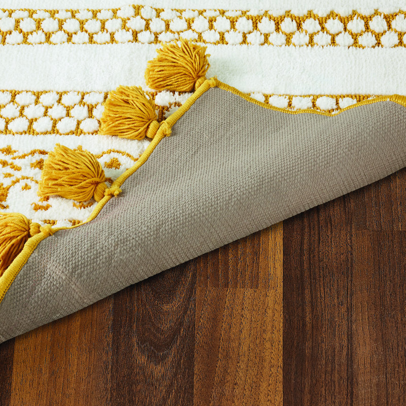 Tapis géométrique beige / doré en polyester touffeté à la machine Candyse