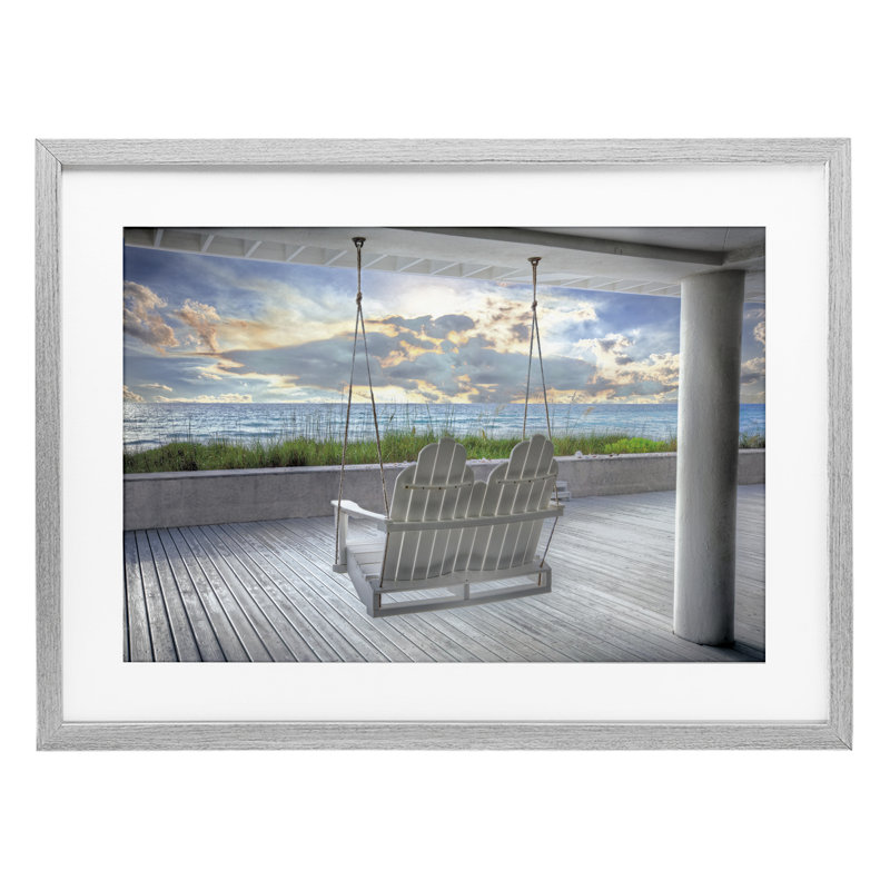 Swing At The Beach, reproduction encadrée sous verre, design par Celebrate Life Gallery, H 17 po x l 23 po