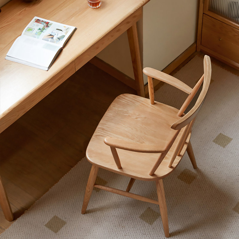 Chaise en chêne massif au fini naturel