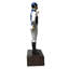 Statue de jardin classique avec chemisier bleu et manches blanches