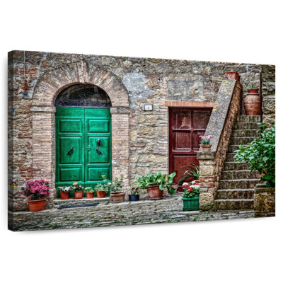 Lilie Quaint Monticchiello Village In Tuscany Italy