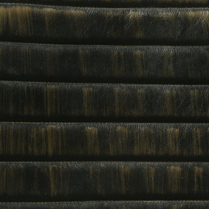 Le banc à coussin, composé de composants en métal noir, rehausse les pieds de style pièce et s'adapte aux thèmes industriels