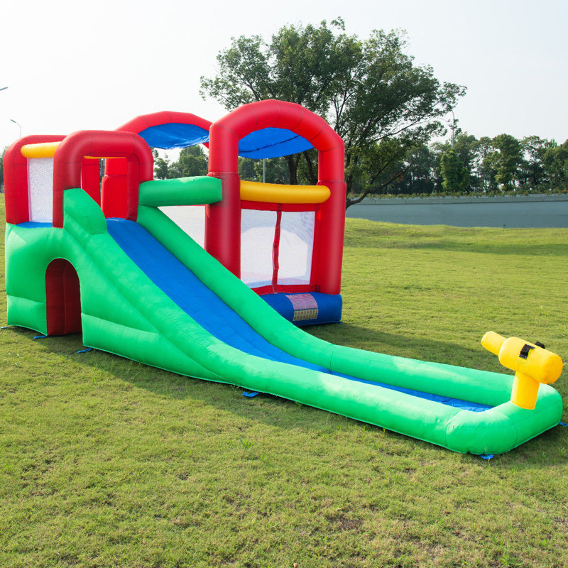 Toboggan gonflable 10,66 pi x 18,70 pi