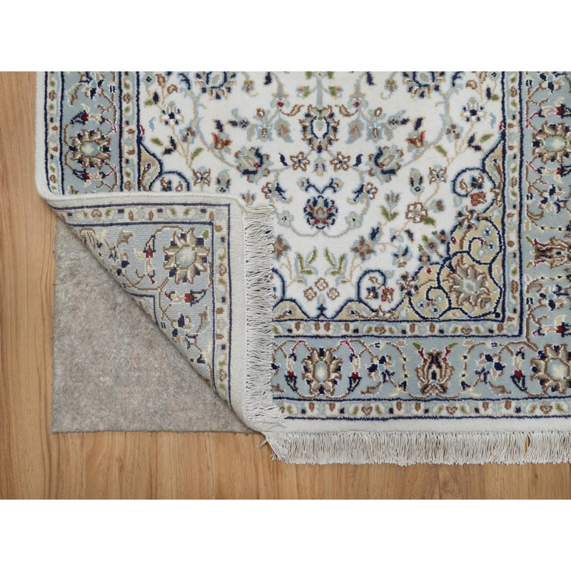 Tapis de couloir oriental blanc perle 2 pi 9 po x 12 pi 4 po Nain avec médaillons de fleurs 250 KPSI