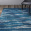 Tapis à motif abstrait touffeté fabriqué à la main cobalt Martone-22284151