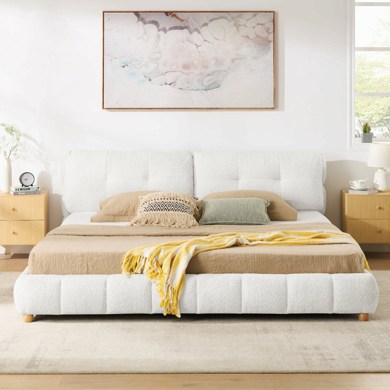 Lit plateforme en tissu bouclé de style crème, structure rembourrée en nuage doux avec pieds en bois massif, King