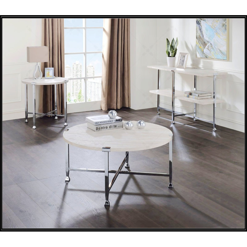 Table de canapé contemporaine avec tablette, finition en chêne blanc, plateau en bois, structure en métal chromé, parfaite pour la décoration et le rangement du salon.