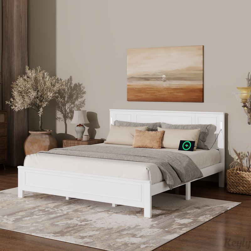 Lit en bois massif avec tête et pied de lit à panneau haut, lumières DEL intégrées, station de charge USB, cadre de lit renforcé