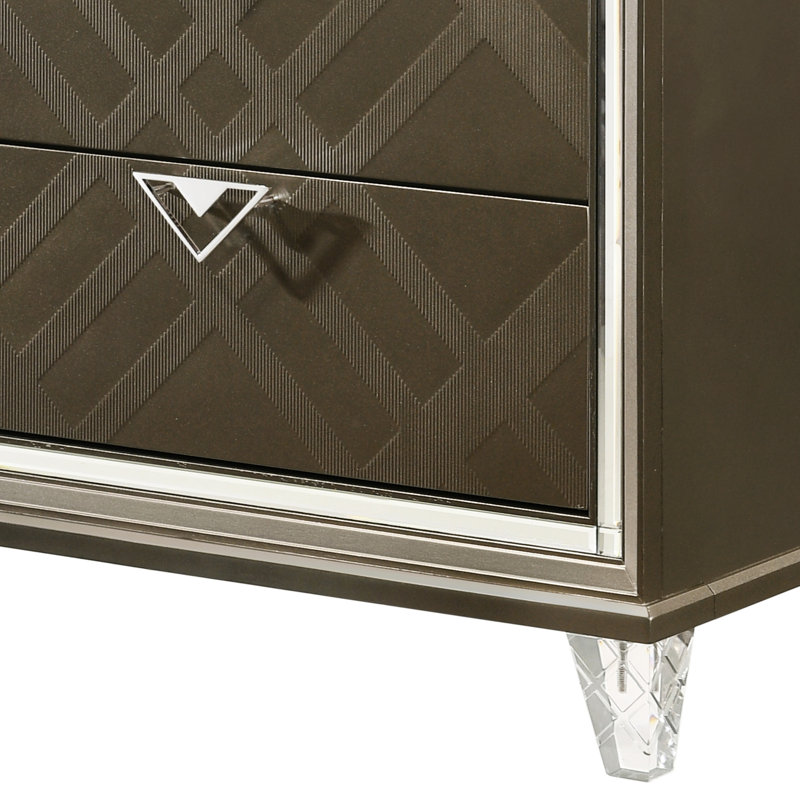 Table de chevet champagne foncé avec garniture attrayante