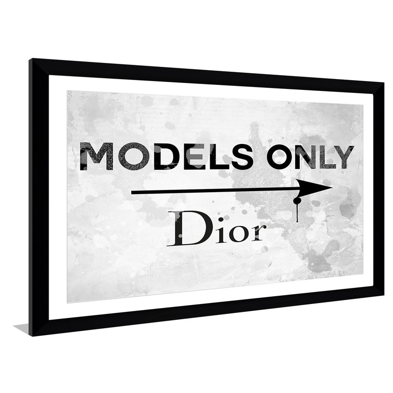 « models only dior », art textuel encadré