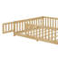 Lit double pleine grandeur avec clôture et porte, lit en bois d'hévéa avec garde-corps de sécurité / près du sol-49967484