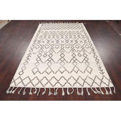 Tapis décoratif en laine de style marocain Ivoire de conception unique 5 pi x 7 pi 9 po noué à la main New Age