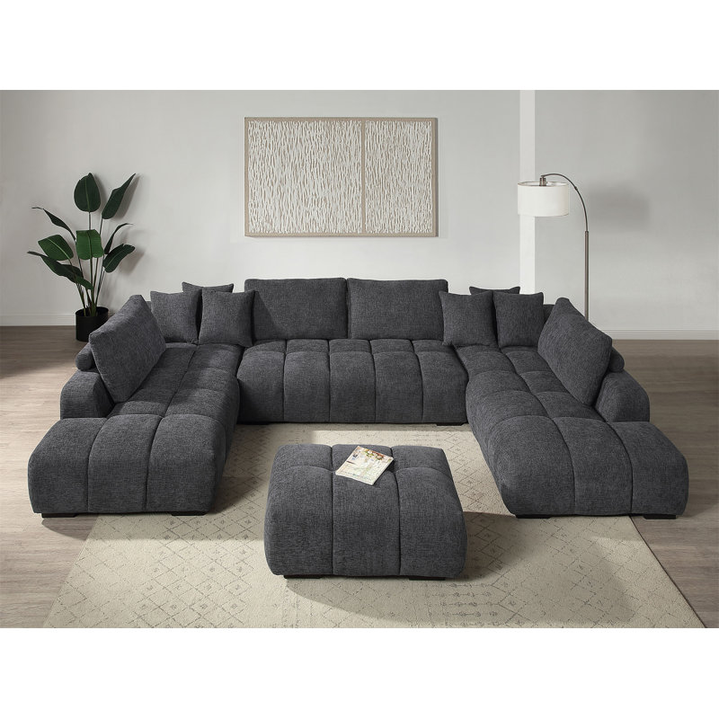 Canapé modulaire en chenille gris choisi avec coussins décoratifs et 2 repose-pieds