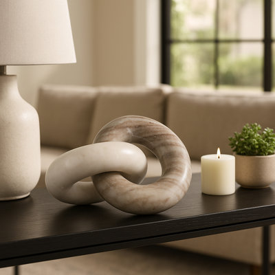 Objet de décoration moderne à chaîne en marbre à double anneau pour décoration de table - Nœud sculptural pour le salon ou la maison - Beige et blanc