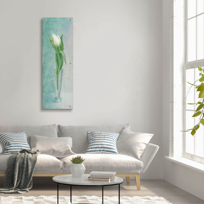 «Tulip Blue» par Danhui Nai, art mural en verre acrylique, 16 po x 48 po