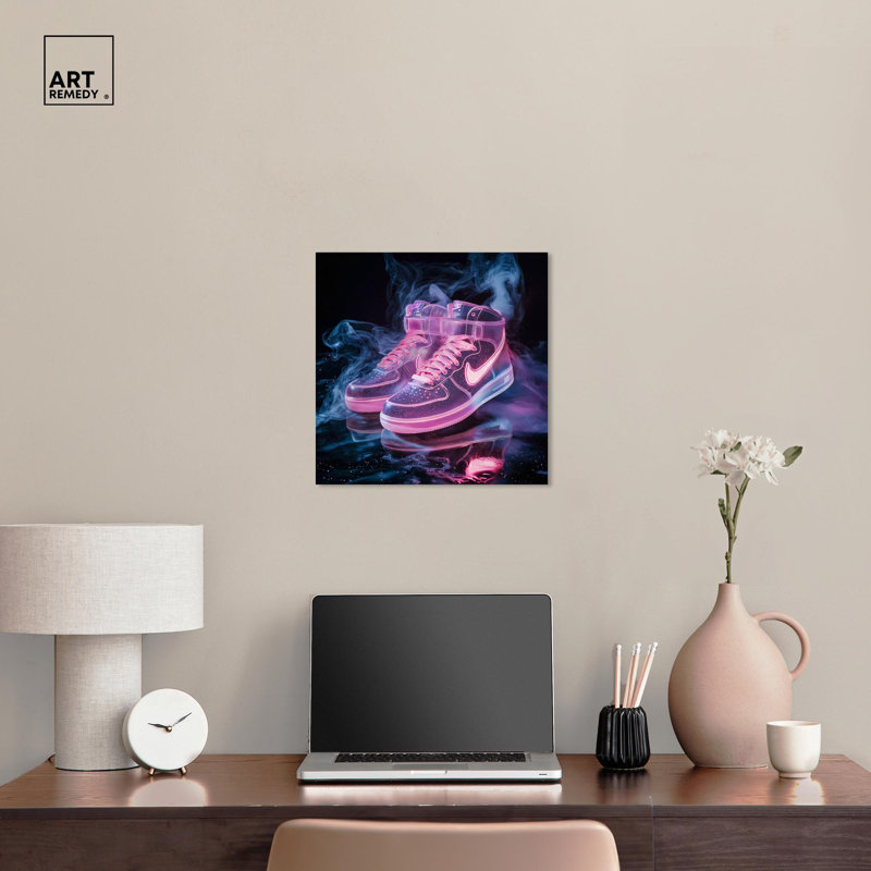 «Fuchsia Flicker Canvas Sneaker» par Art Remedy, H 16 po x l 16 po x P 1,5 po, Toile tendue