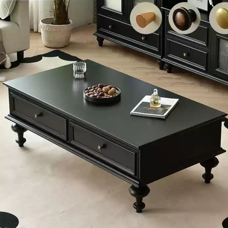 Table basse élégante avec poignées en métal et bois massif