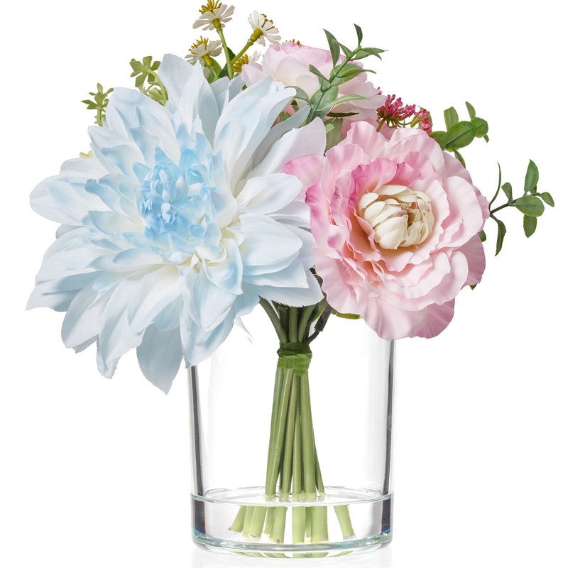 Faux dahlia, eucalyptus et renoncule dans un vase