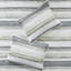 Courtepointe jaune très grand / très grand avec 6 pièces. Tranquille rayure aquarelle pour une chambre à coucher luxueuse. Tissu en microfibre et 3 coussins jaunes. Serene Stylish Soft Decorative-122457463-122457465