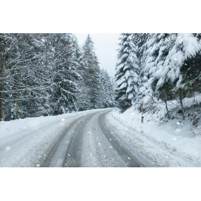 Driving Home For Christmas 613657350