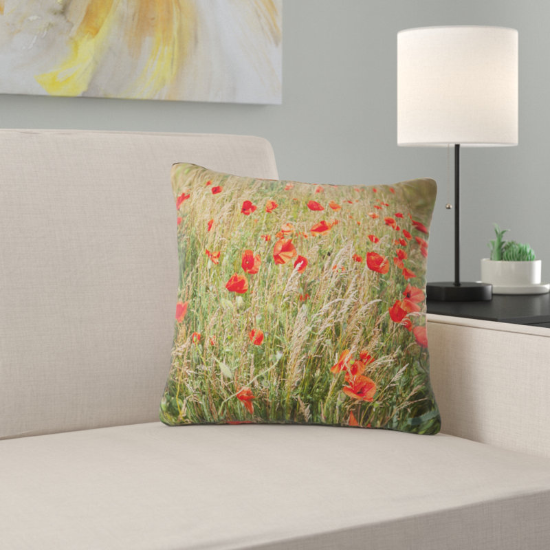 Champ de coquelicots rouges avec plein de fleurs - coussin à imprimé floral, 16 po x 1 po, Coussin décoratif