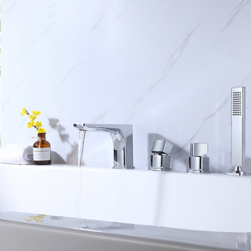Brass Bathtub Faucet with Modern Design
