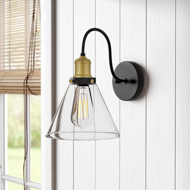 Rimma Armed Sconce, Brass/Black