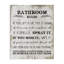 «Bathroom Rules», mot amusant sur bois, motif texturé gris, ferme surdimensionnée, estampe numérique sur toile par Daphne Polselli-1361418811-1361418813