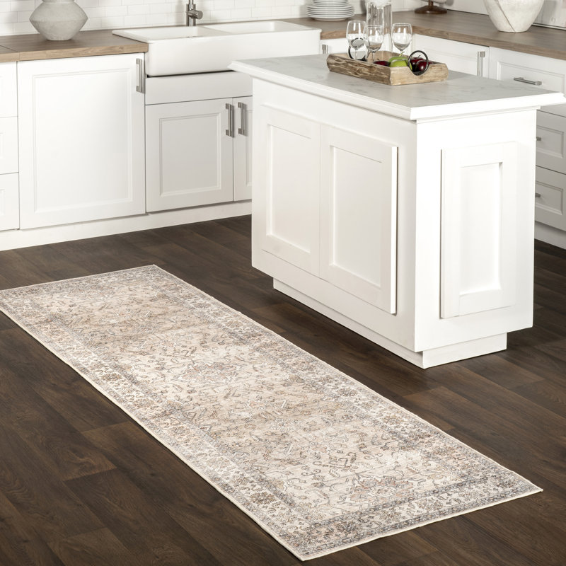 Tapis persan antitaches Britt, Tapis de couloir 2 pi 6 po x 8 pi