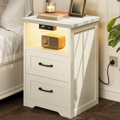 Table de chevet Aeliana Farmhouse avec station de charge et lumières DEL, table de chevet 2 tiroirs pour chambre à coucher, salon (ensemble de 2)
