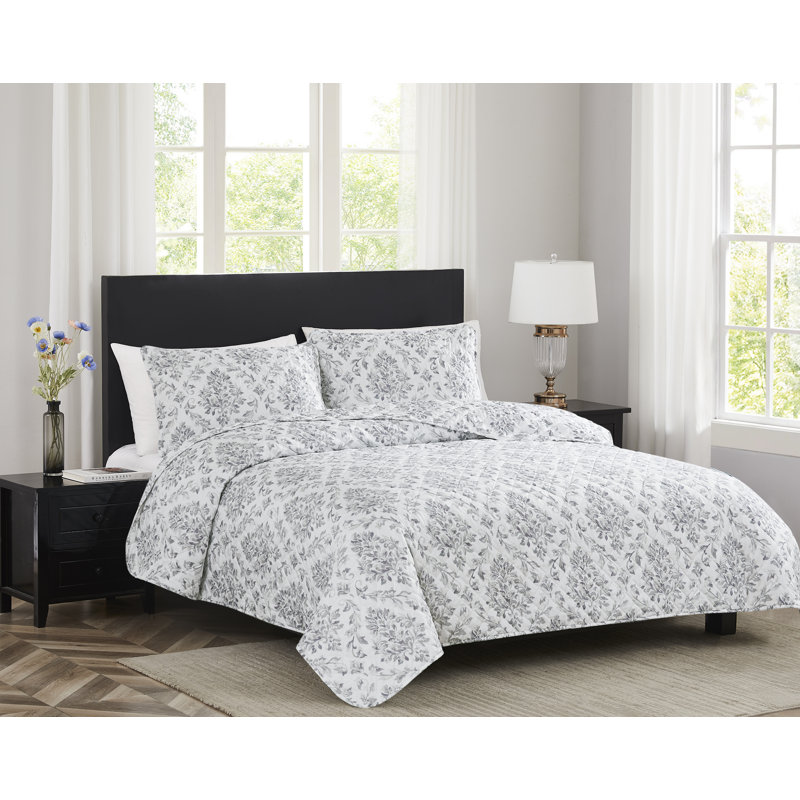 Skyler Damask Gray Quilt Set, Queen Quilt + 2 Queen Shams