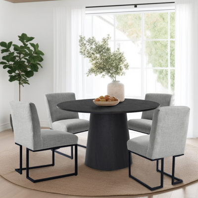 Bende 4 - Person Pedestal Dining Set