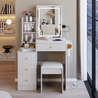 Coiffeuse compacte de 74 cm avec tabouret rembourré, miroir tactile coulissant à DEL avec lumière à intensité variable en 3 couleurs, station d'alimentation 2 ports CA + USB-C et support pour sèche-cheveux, coiffeuse en MDF pour petites chambres