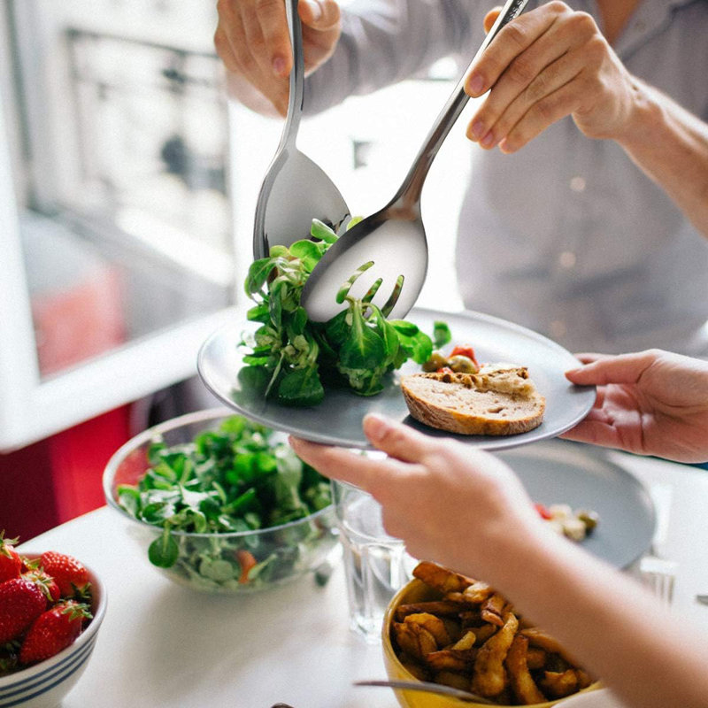 Ensemble 24 pièces d'ustensiles de service en acier inoxydable - Comprend des cuillères de service de 10 po, des cuillères à fente et des pinces de service de 9 po pour le buffet, la restauration et les articles de fête