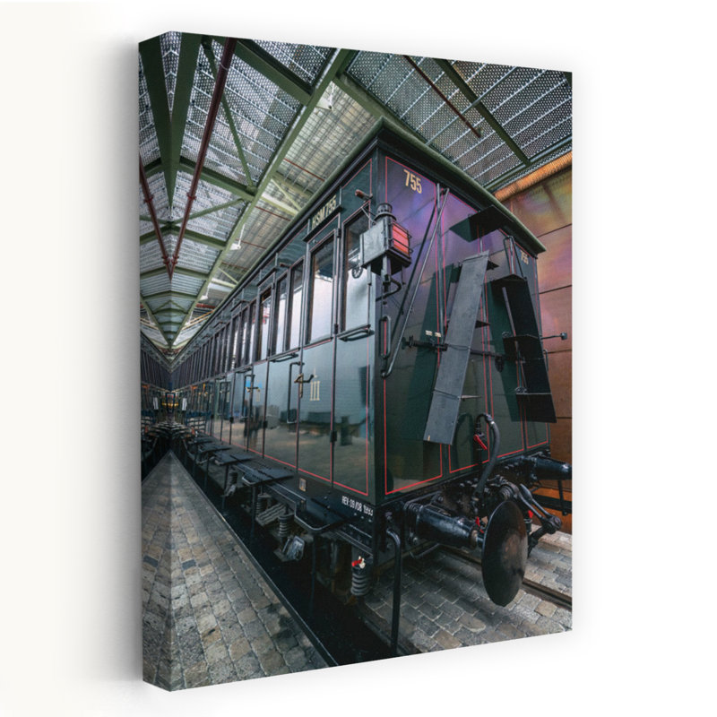 Railroad Car II - Photographie contemporaine, H 48 po x l 32 po