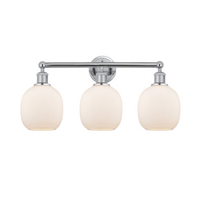 Éclairage pour meuble-lavabo de salle de bain 24 po 3 lumières Carlucci