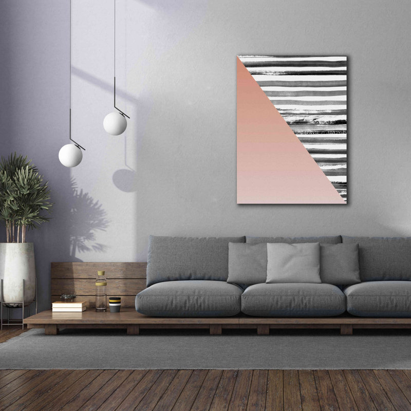 "Triangle 1" par Design Fabrikken sur toile, H 54 po x l 40 po x P 1,5 po