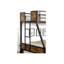 Lit superposé simple au-dessus d'un lit double en métal avec structure en bois de style industriel avec panneaux en bois et garniture cloutée