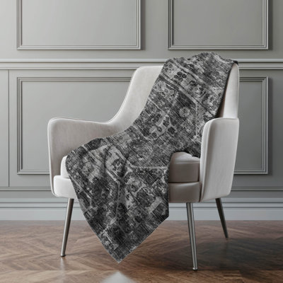 Jeté Addison Sherpa Tribal Medallion