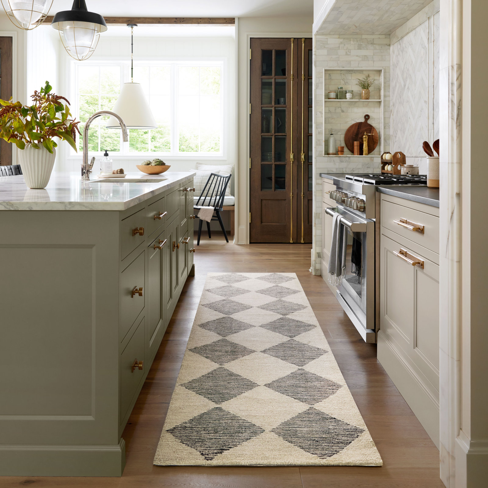 Chris Loves Julia x Loloi Francis Wool Beige / Charcoal Rug, Runner 2'6" x 7'6"