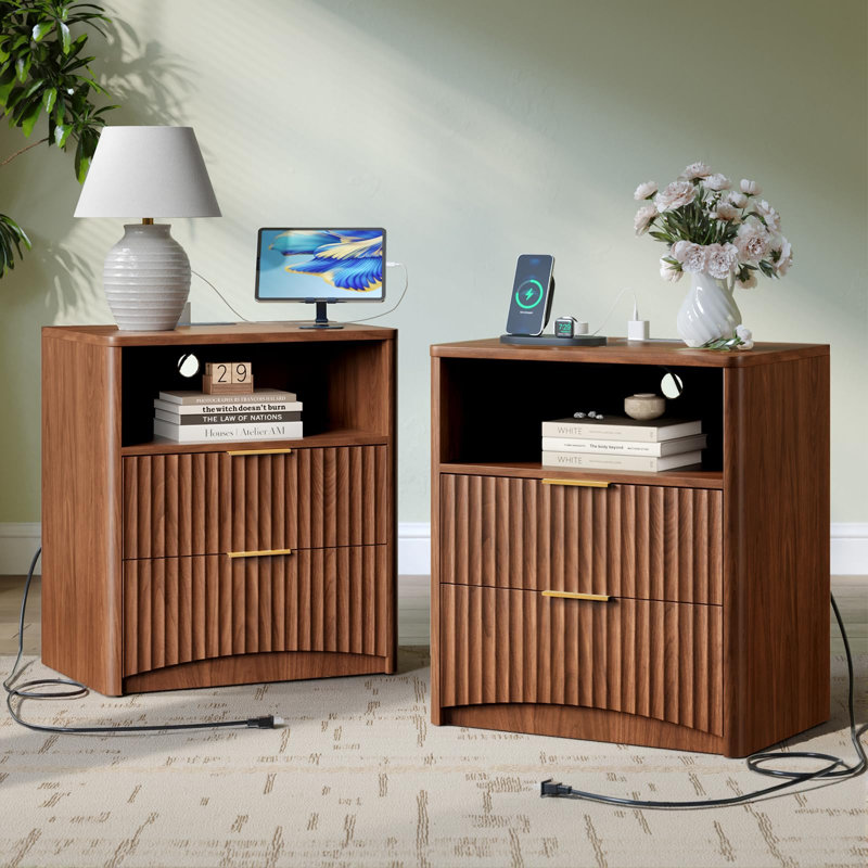 Table de chevet cannelée 25 po avec station de charge (ensemble de 2), table de chevet avec 2 tiroirs, table de bout en bois avec rangement Mid-Century moderne