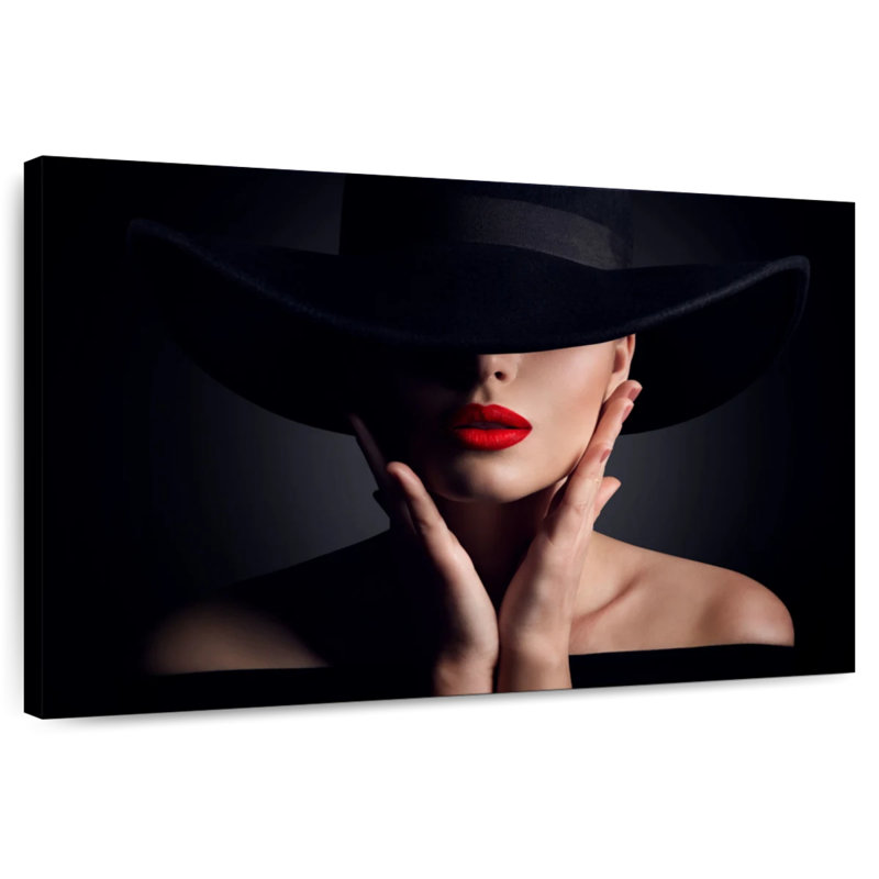 Femme sophistiquée en noir, H 26 po x l 39 po