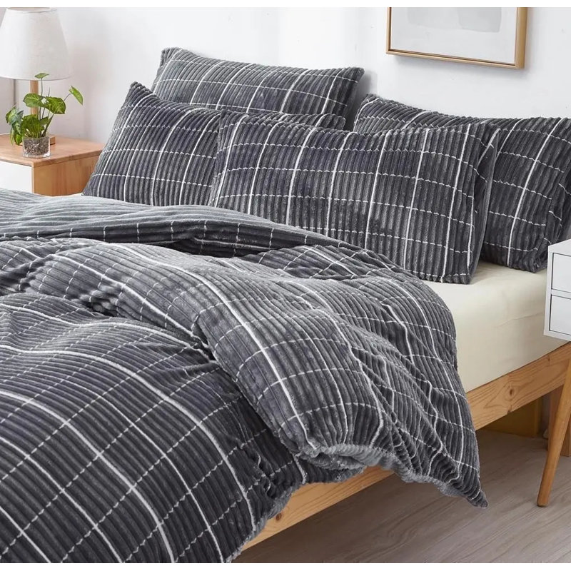 Polyester Striped Bedspread with Pillowcases Included, Double Bedspread + 2 Standard Pillowcases