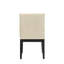 2 chaises de salle à manger rembourrées en tissu beige avec détails à finition noire et 2 pieds élégants