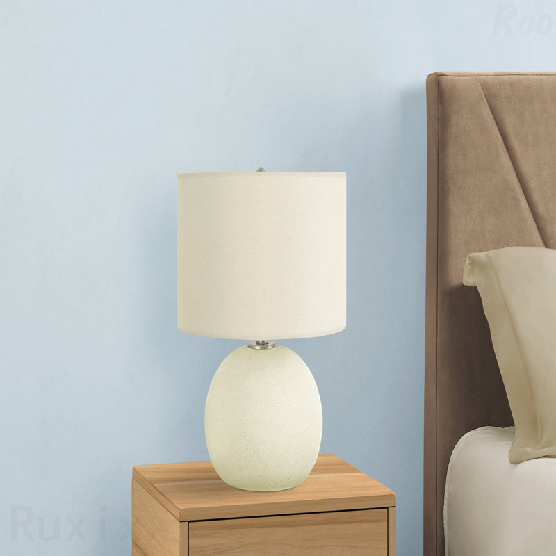 Lampe de table - H 18 po, matériau céramique crème, ivoire et abat-jour crème