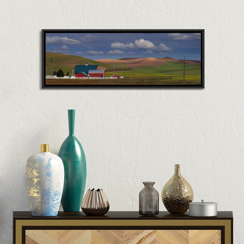 «Panoramic Barn and Fields in Palouse, Washington», reproduction de photo sur toile, H 16 po x l 48 po x P 1,5 po, Cadre noir