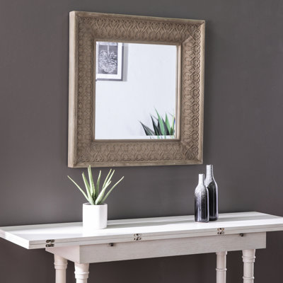 Miroir décoratif - Transformez votre espace avec Grace. Le centre biseauté rehausse l'attrait visuel. Cadre traditionnel. Convient à toutes les pièces. Ton de bois naturel. . 31,68 po de profondeur x 2,47 po de largeur. 22,28 lb