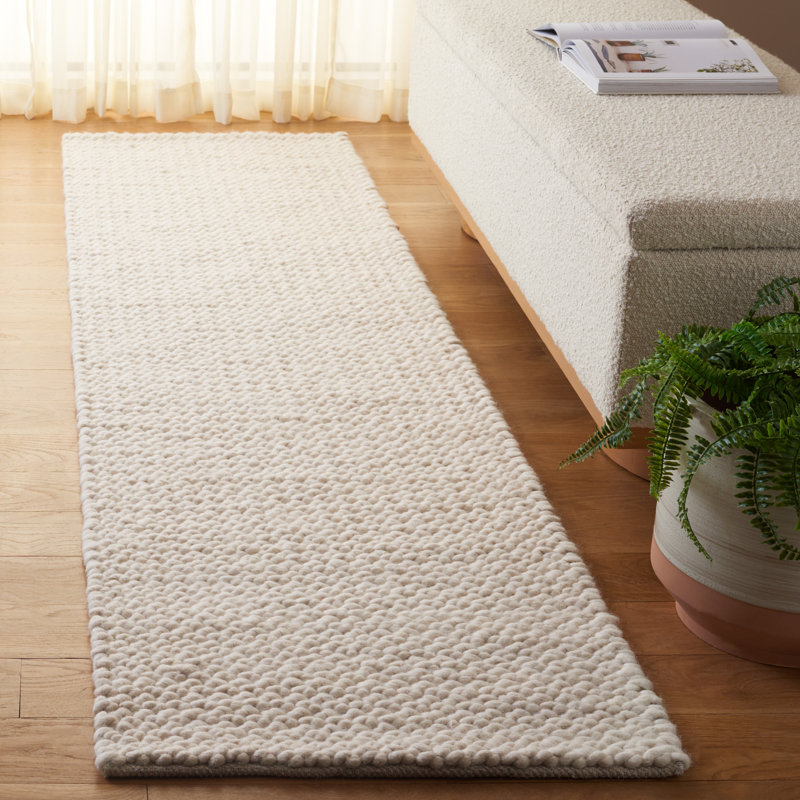 Finnick 704 Area Rug In Ivory, Runner 2'3" x 8'