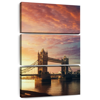 Masam Tower Bridge Sunrise View
