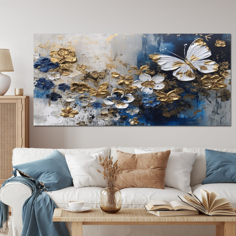 Rynisha, ailes de papillon bleu doré et fleurs I - art mural floral, Toile tendue, H 28 po x l 60 po x P 1,5 po